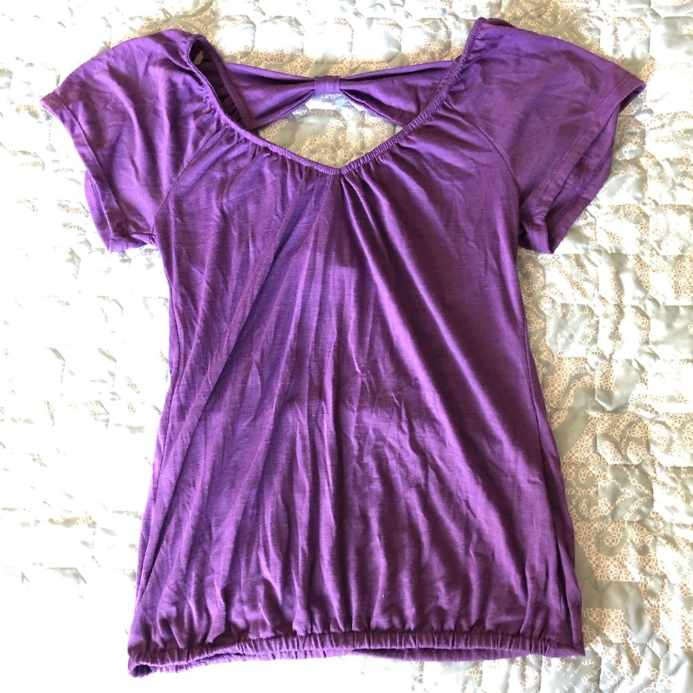 Casual top with bow detail at back
